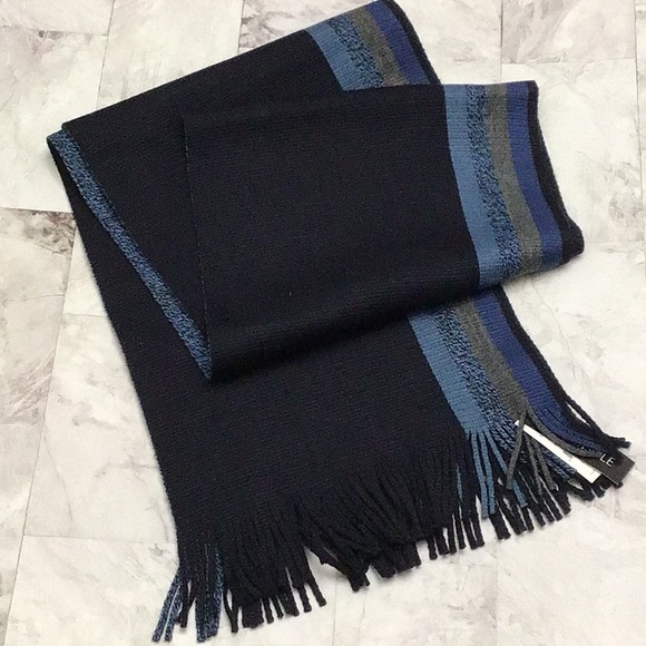 Reversible Navy Blue Kinit Scarf with Fringe - Picture 1 of 8